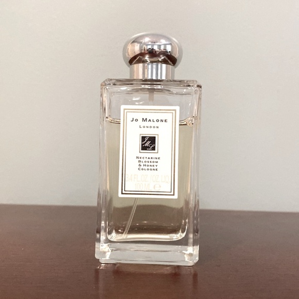 Nectarine Blossom & Honey Cologne
JO MALONE LONDON 3.4oz - as pictured